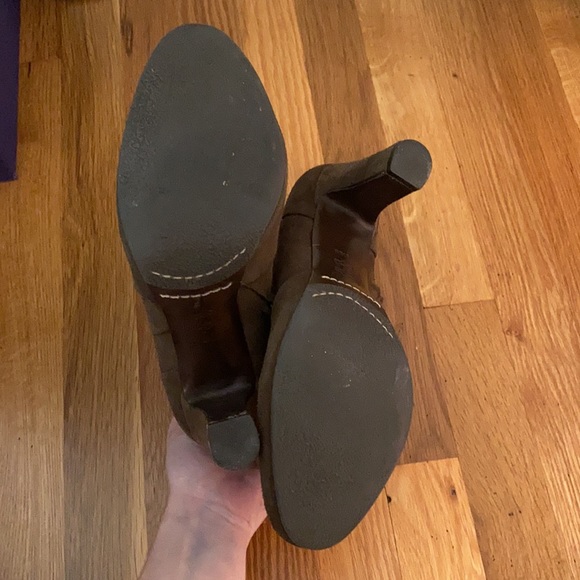 Tory Burch Brown Milan Suede Heeled Ankle Bootie - Picture 8 of 8